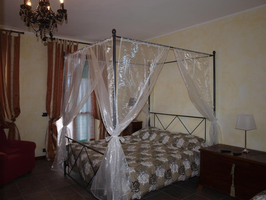 La Terrazza Del Barbaresco Bed & Breakfast Neviglie Room photo